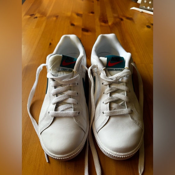 Nike Women’s Court Royale - Picture 3 of 4